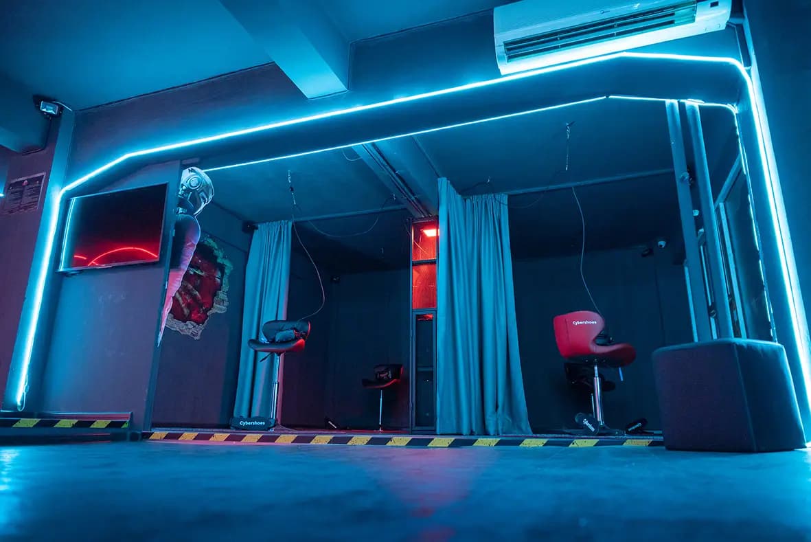 AVATAR VR CLUB Game Room