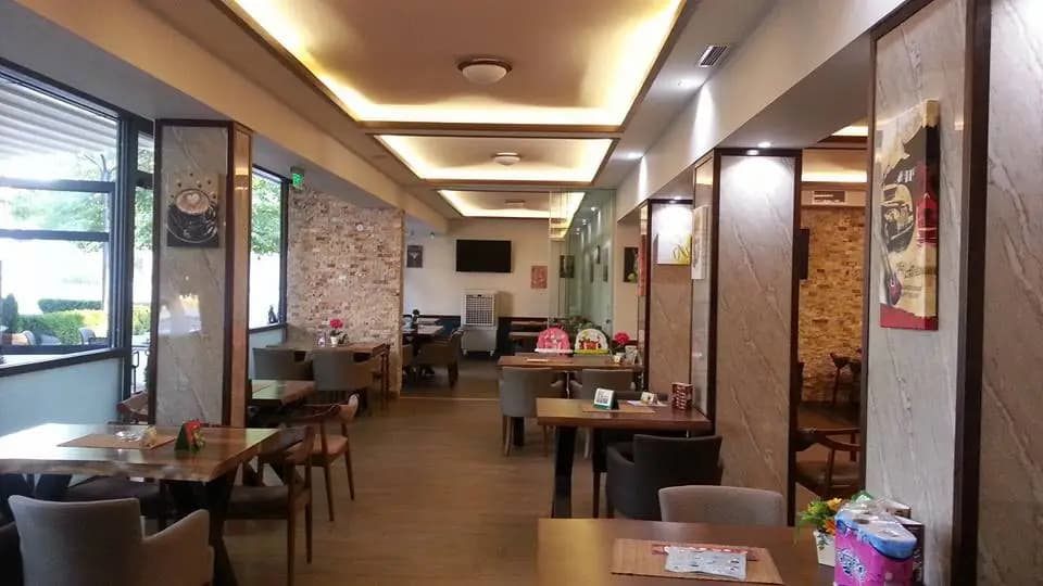 Coffee Bar & Restaurant ESTER