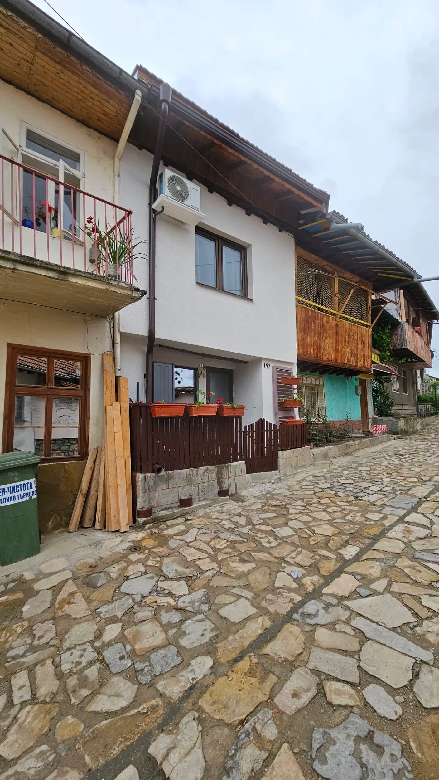 Biscuit mini house old town