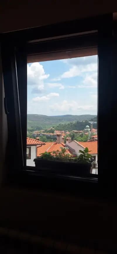 LAZARA Guest House