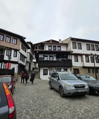 LAZARA Guest House