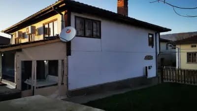 Къща и стаи под наем в град Елена
