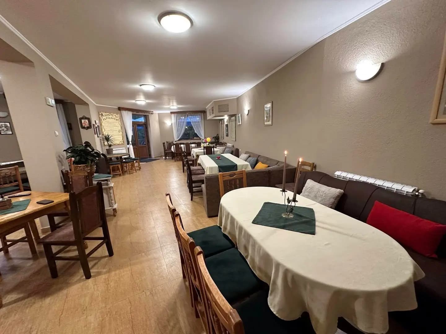 Гостилница "Момчиловски тайни", Creative restaurant "Momchilovtsi secret",