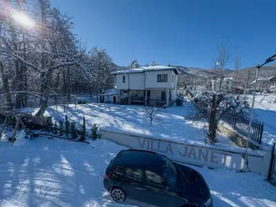 Къща за гости "VILLA JANET"