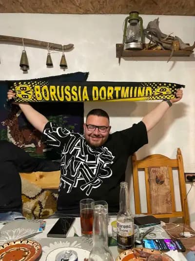 "Долу Къщата - Див Кон"