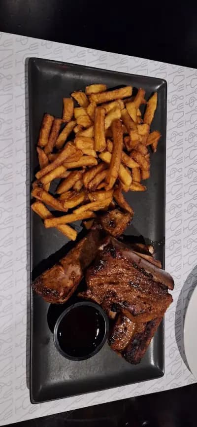 Straight bar&diner