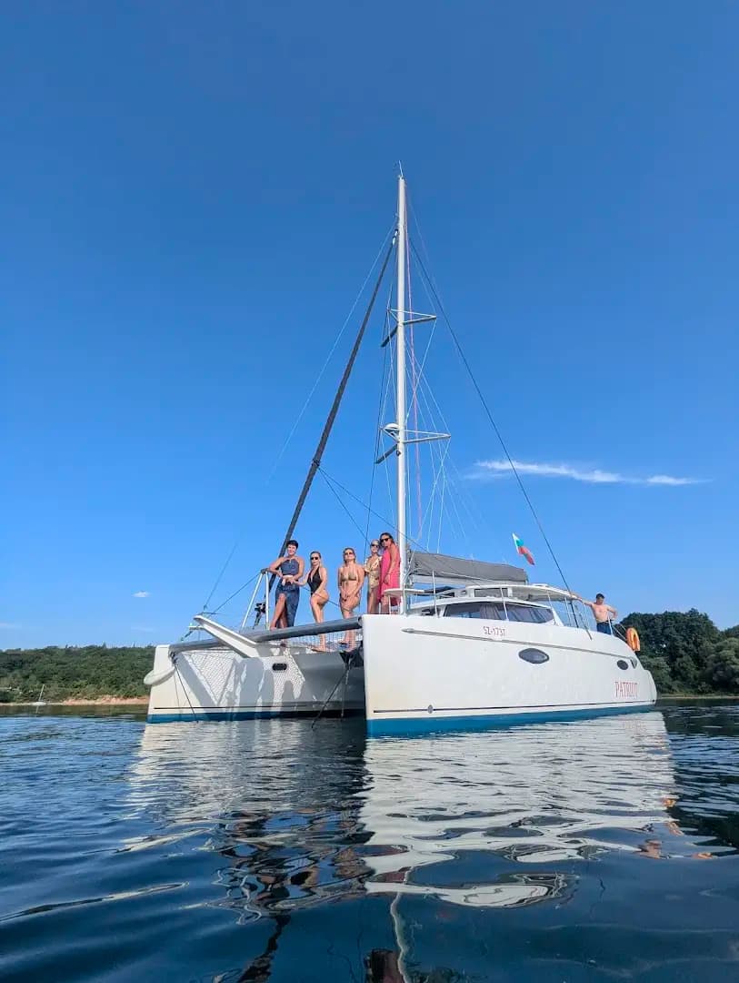 Bg-yacht - прогулки на яхтах