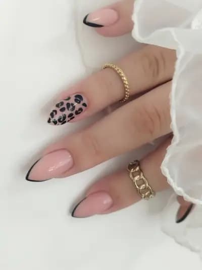 VM NAILS Studio