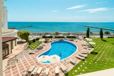 Apartments Poemia- first line, sea view, free parking