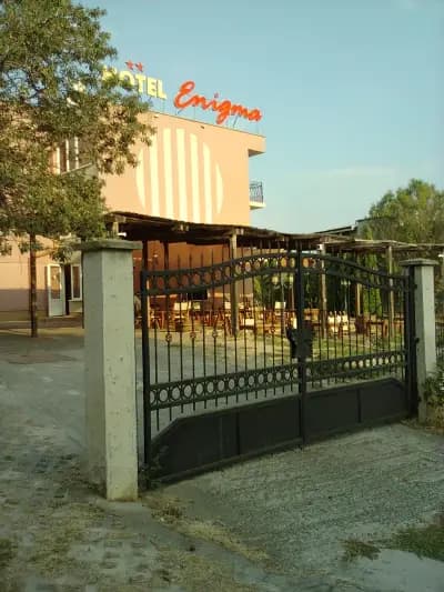 "Enigma" Hotel Отель