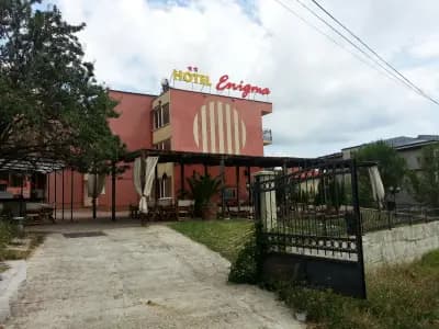 "Enigma" Hotel Отель