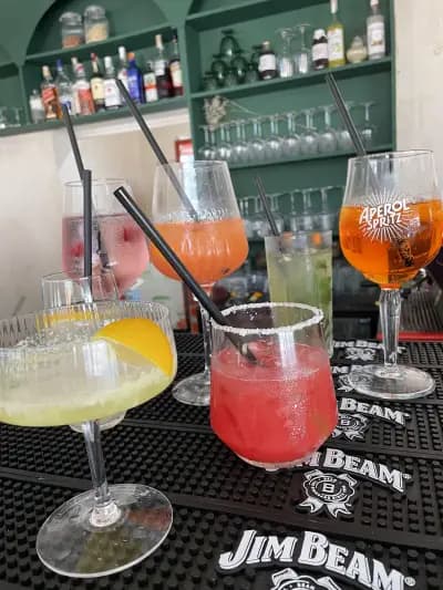 NEROLI café-pastry-cocktails club