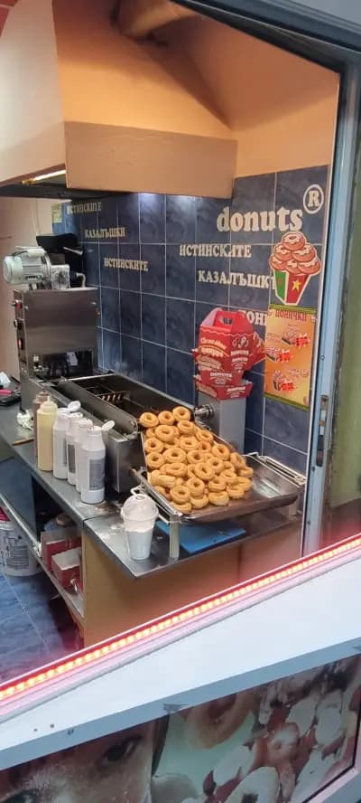 Истинските казанлъшки понички "При Боби"