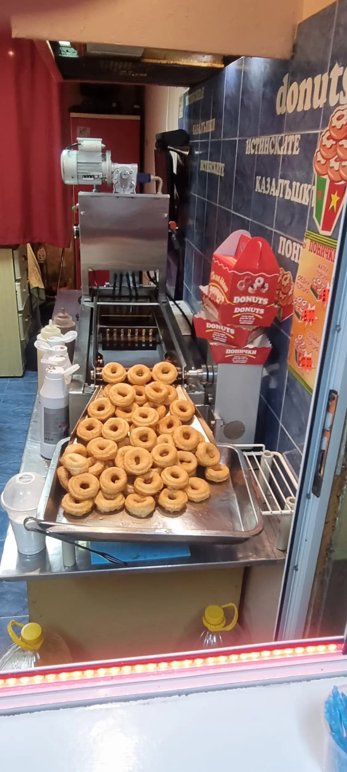 Истинските казанлъшки понички "При Боби"