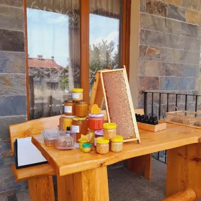 Мед и пчелни продукти Иван Гешев ( Organic Raw Honey)