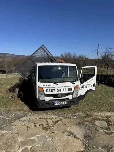 Малък багер 2Т. Тристранен самосвал 3,5Т. Доставка на строителни материали.