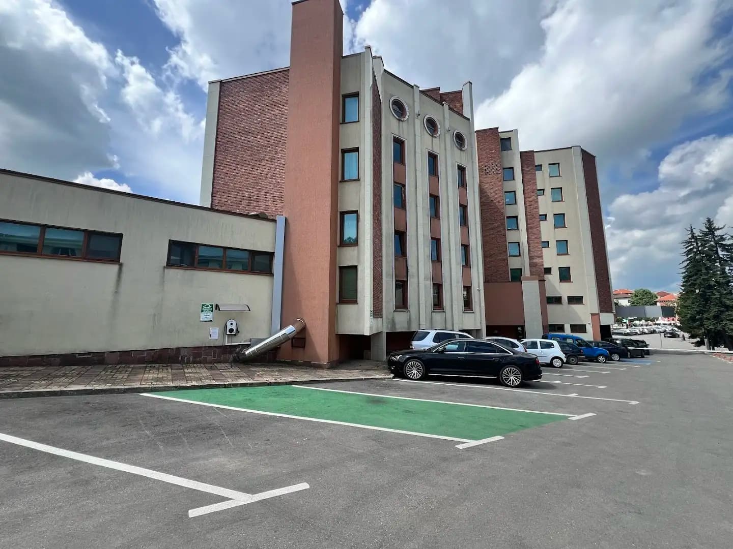 Станция за зареждане Electrohold IPS EOOD