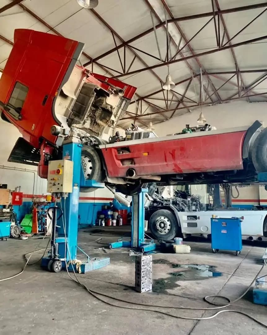 BulTruckService - сервиз за камиони и пътна помощ 24/7