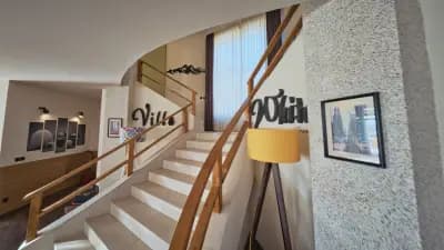 Villa Frank White