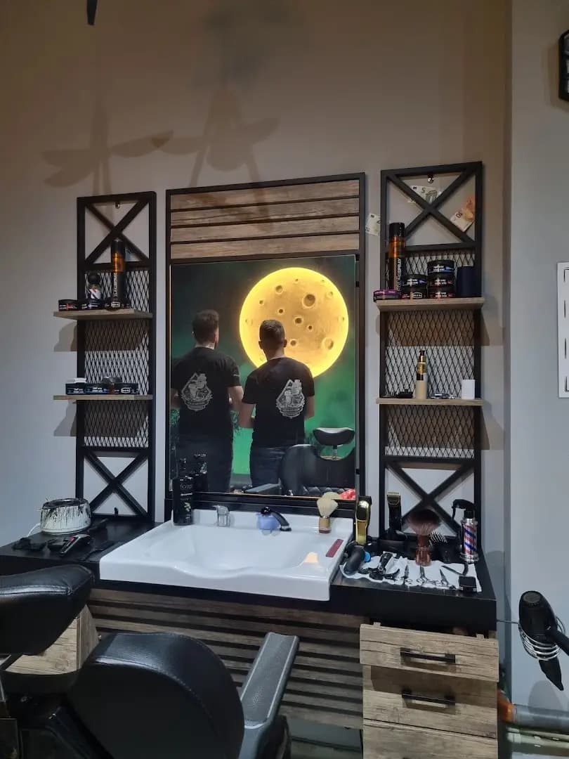 Moonlight Barberstudio - Бръснарница