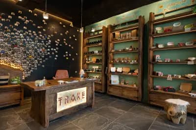TRAKE Concept Store - Магазин за натурална козметика, ароматни свещи и подаръци с Роза Дамасцена