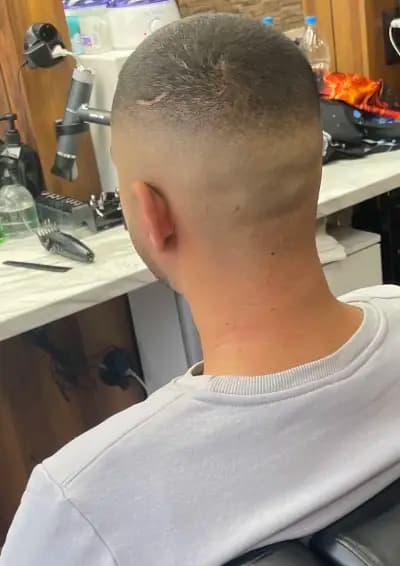 AM Lockdown / Barber & Beauty studio/