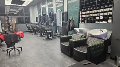 SuperBarber Iztok І Бръснарница І Бръснар І Подстригване І Оформяне на брада и вежди