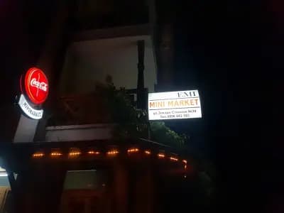Emi, Mini Market