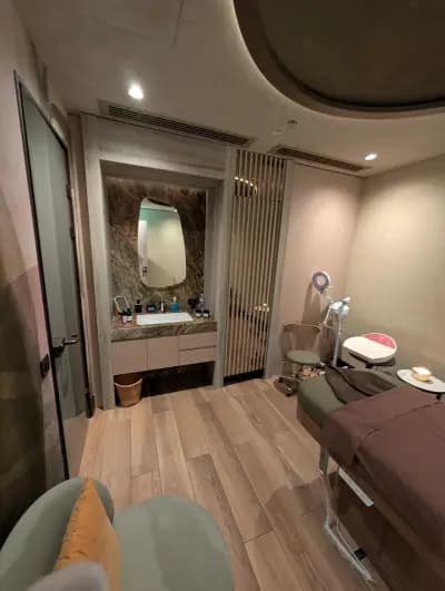 UPI H Хилтън - Спа Център, Козметичен Салон, Масажи, Фитнес, Тай чи, Хатха йога, Зумба, Сауна, Парна баня, София