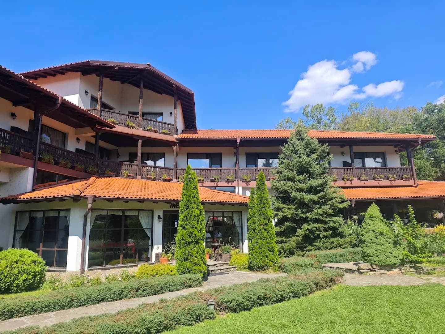 Семеен хотел и механа Сватовете - Family Hotel & Tavern Svatovete