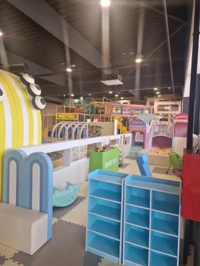 Детски център Playland