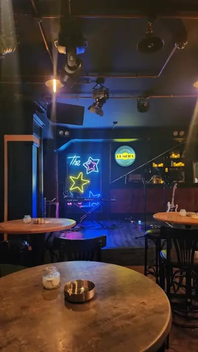Dumfies Live Pub - Food and Drinks