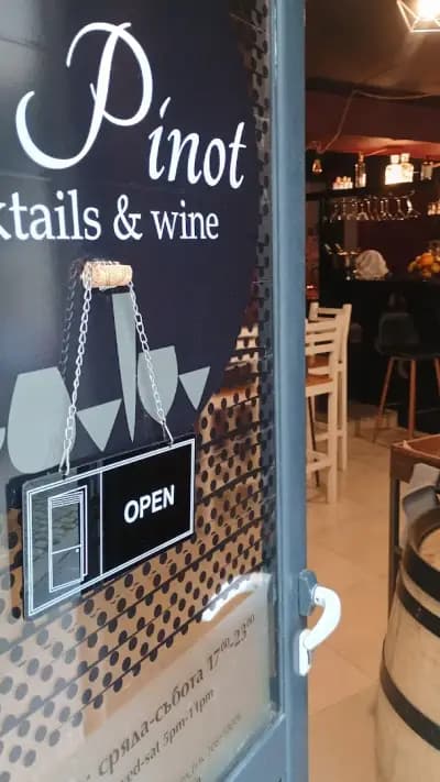 Bar Pinot