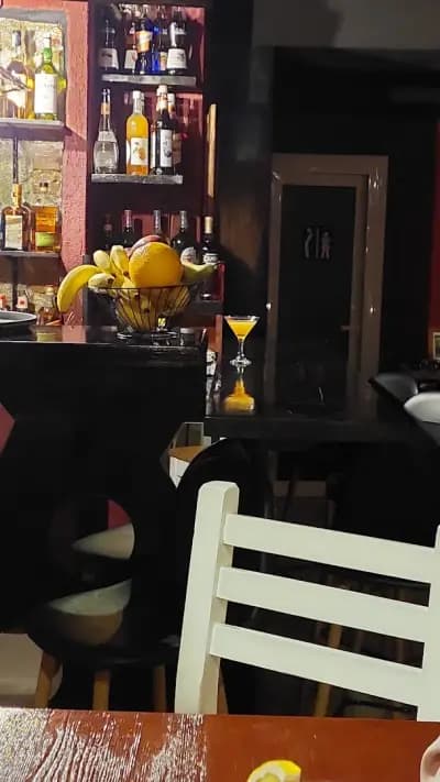 Bar Pinot