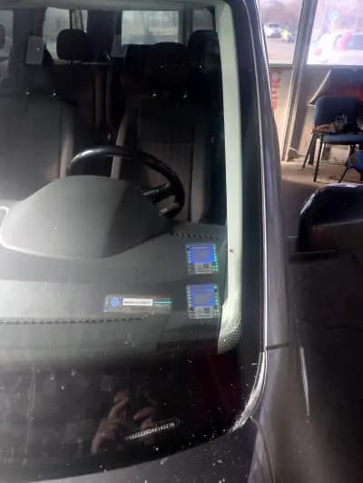 ЛЕПЕНЕ И ВЪЗСТАНОВЯВАНЕ НА СПУКАНИ АВТОСТЪКЛА