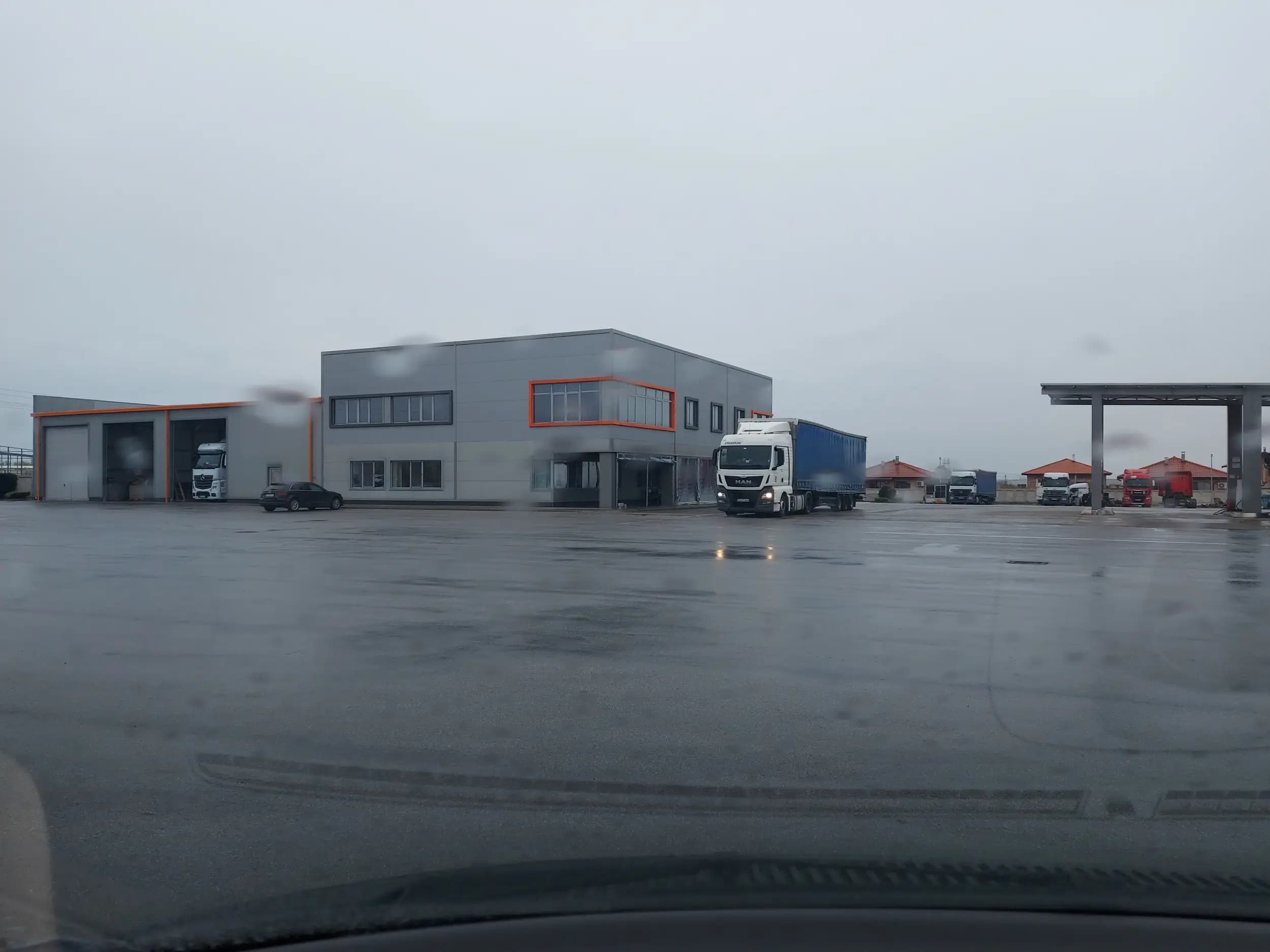 Сервиз за камиони