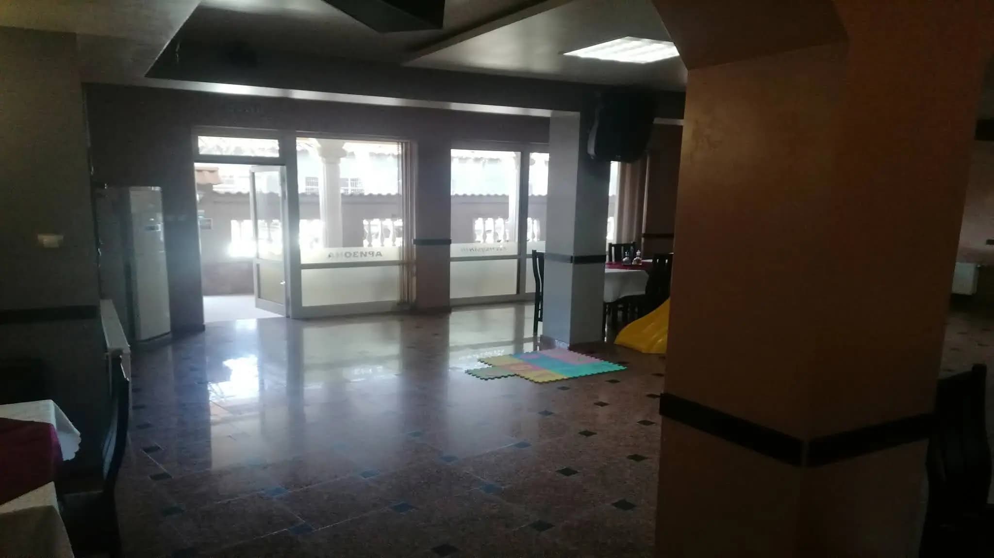 Семеен хотел "Аризона"