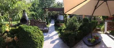 Старата Къща до водопадите и басейна