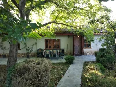 Старата Къща до водопадите и басейна