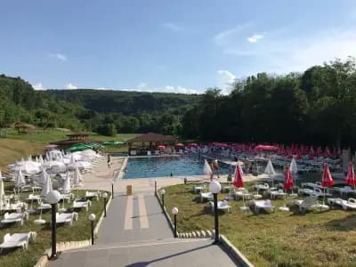Старата Къща до водопадите и басейна