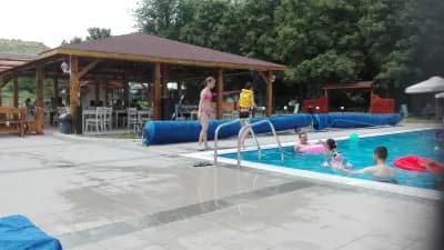 Старата Къща до водопадите и басейна