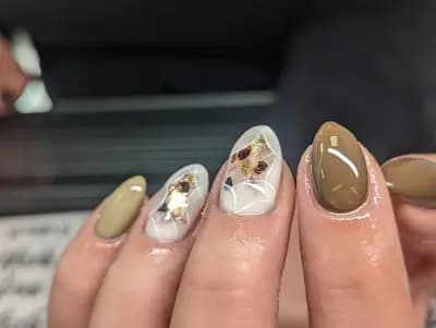 Pini's Nails