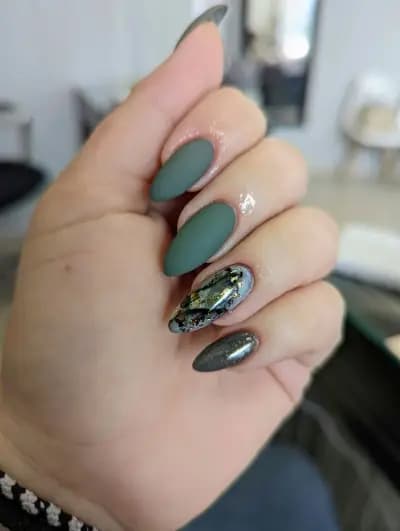 Pini's Nails