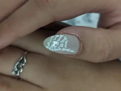 Pini's Nails