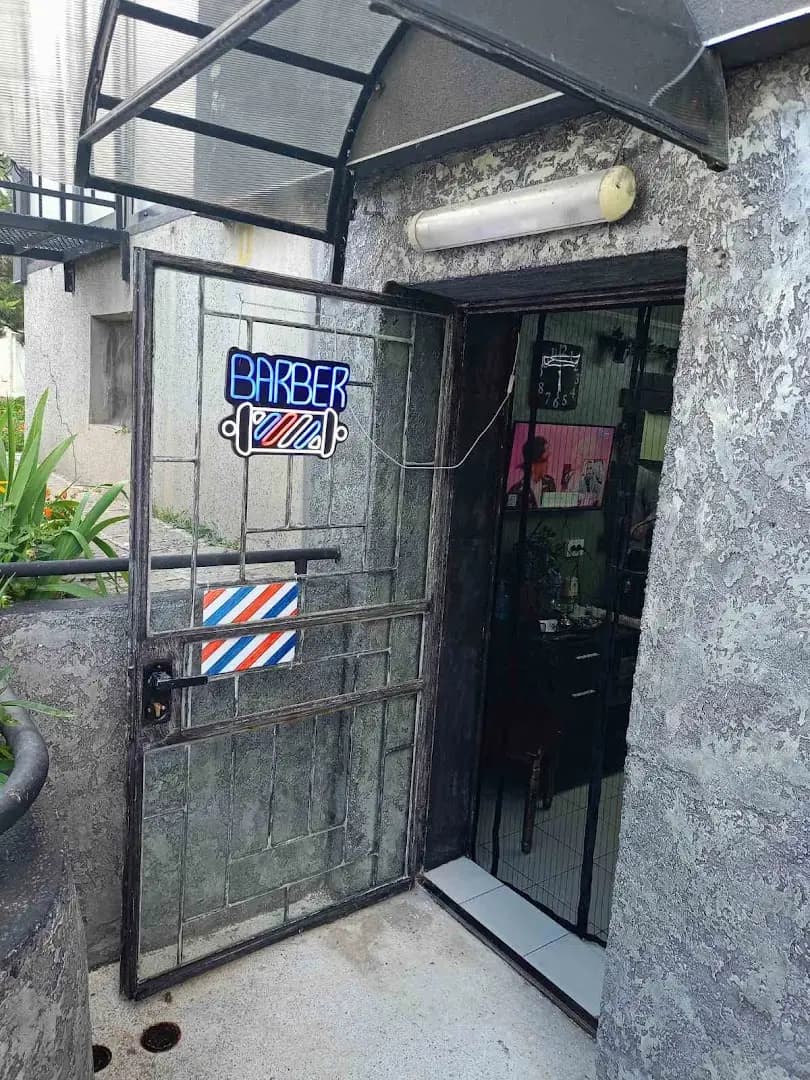 MONKEY BARBER SHOP