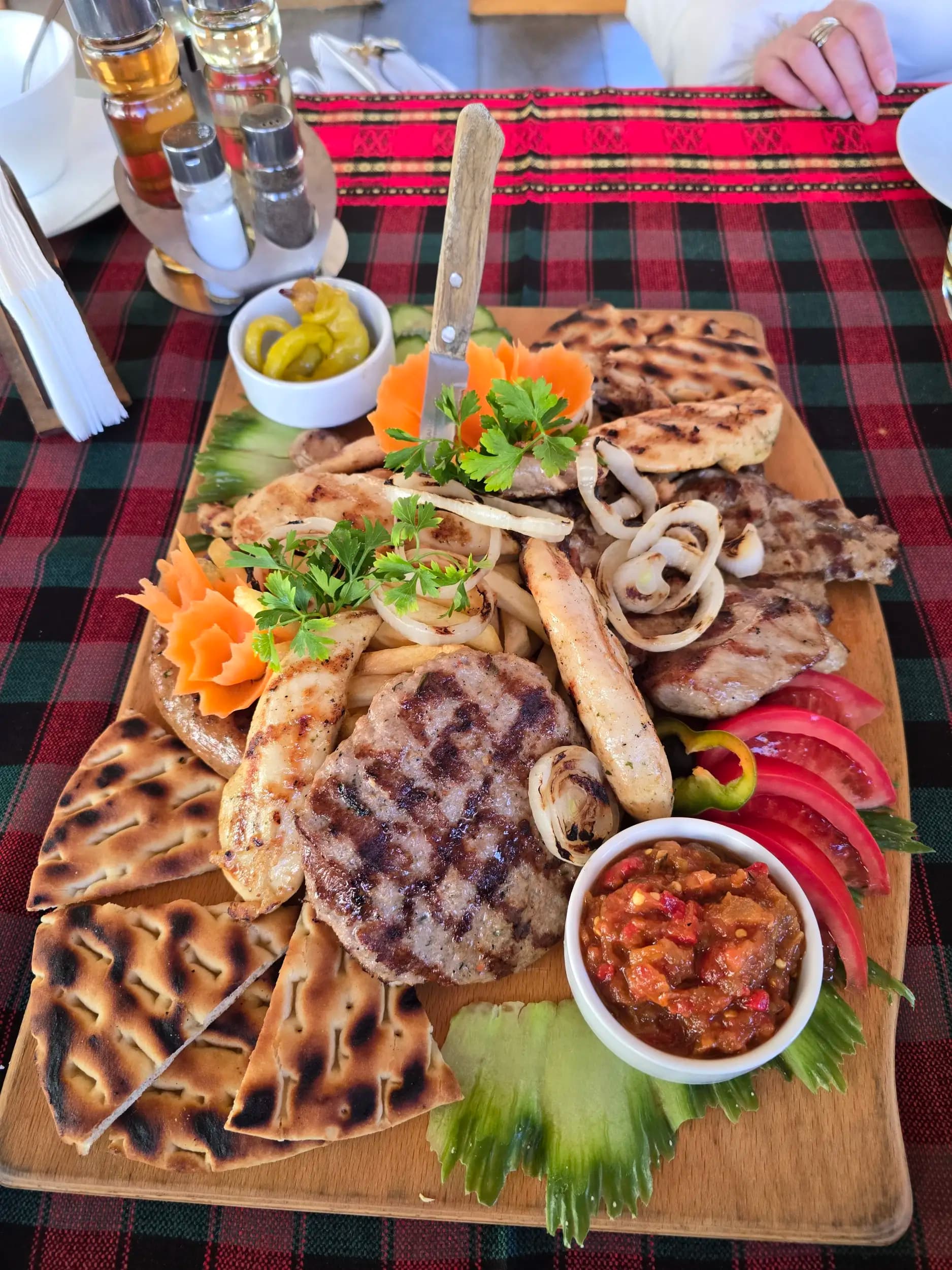 Ресторант Пещерата