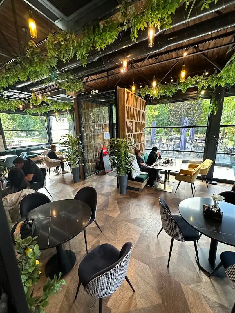 Laroc Bar & Dinner