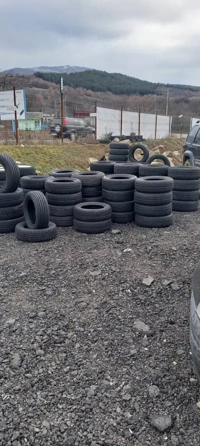 Сервиз за гуми, автомивка и кафе "Шиндов"