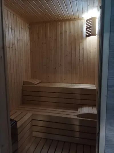 Къща за гости във Вършец Simada Center, предлагаща комфортно настаняване, спокойна атмосфера и възможности за почивка.