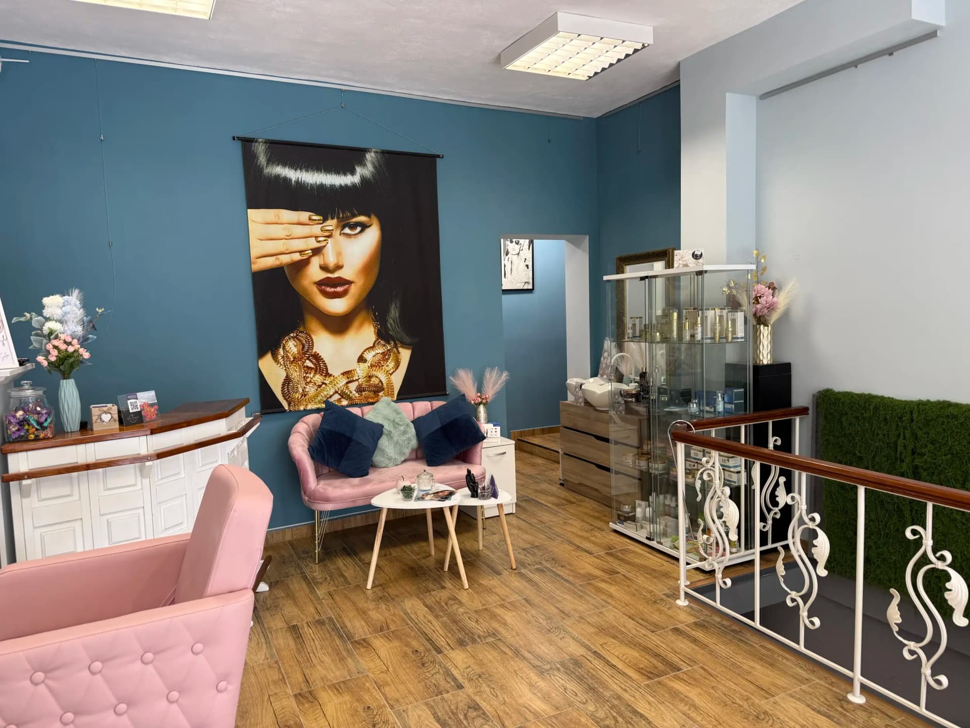 “8th Sense” beauty salon